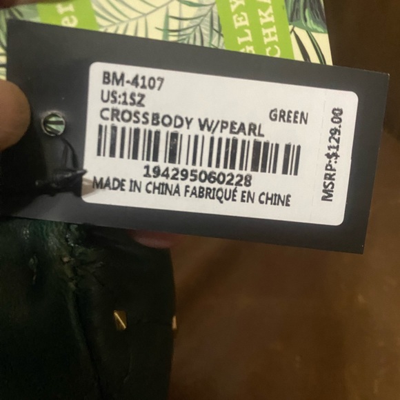 Badgley Mischka Green Quilted Crossbody Bag - Picture 8 of 10